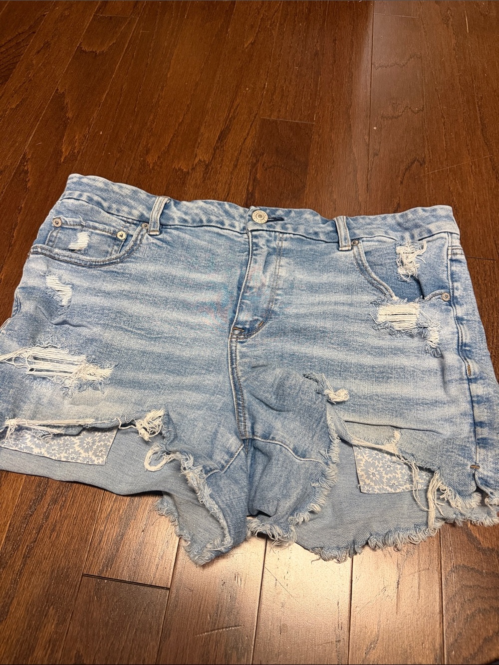 American Eagle Curvy Midi Light Blue Distressed Denim Shorts - Women's 18
